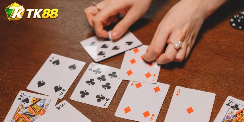 River giữ bốn lá tay và đạt đủ năm lá board rõ nét